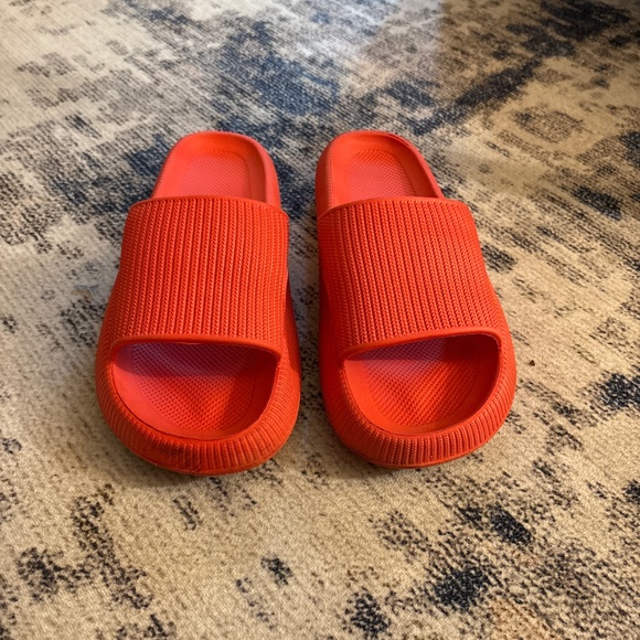 Red cloud slides - Picture 1 of 5